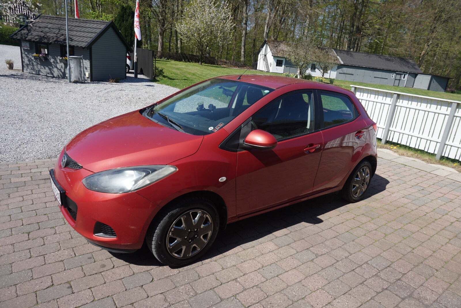 Rød Mazda 2 fra 2007