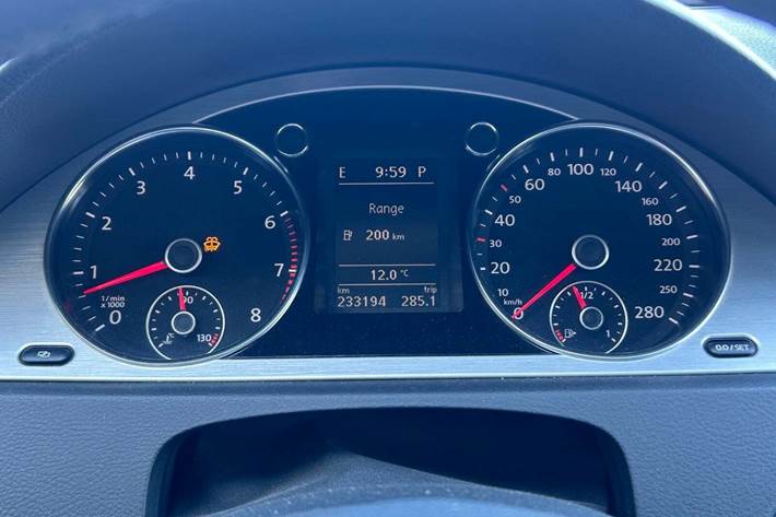 Sølv VW Passat CC fra 2009