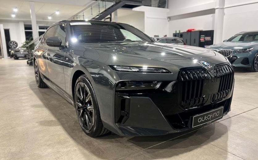 BMW i7