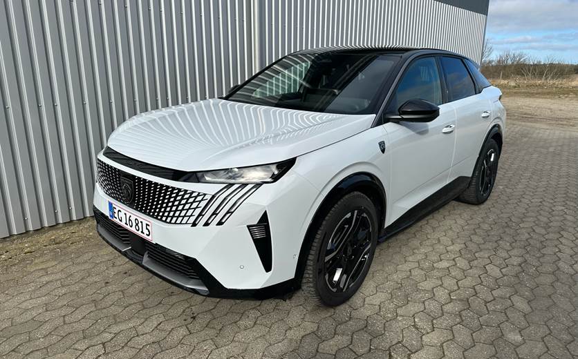 Peugeot e-3008