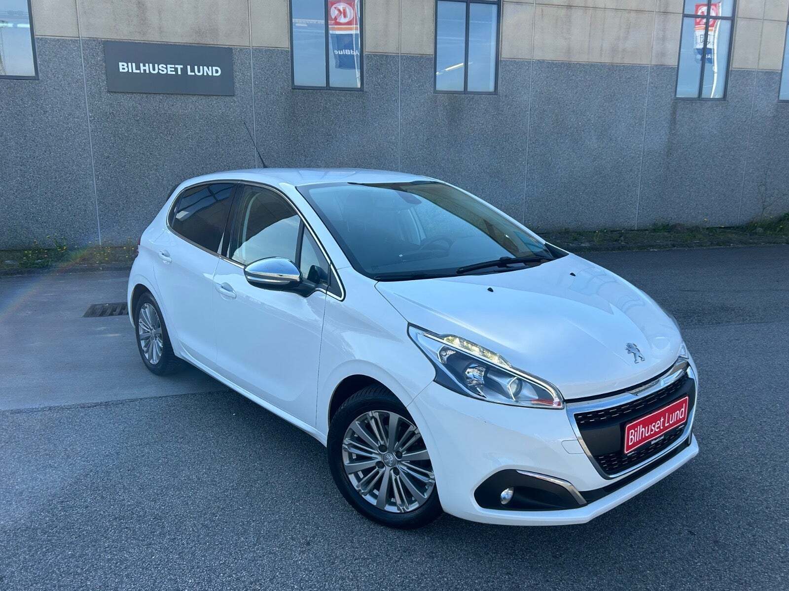 Hvid Peugeot 208 fra 2016
