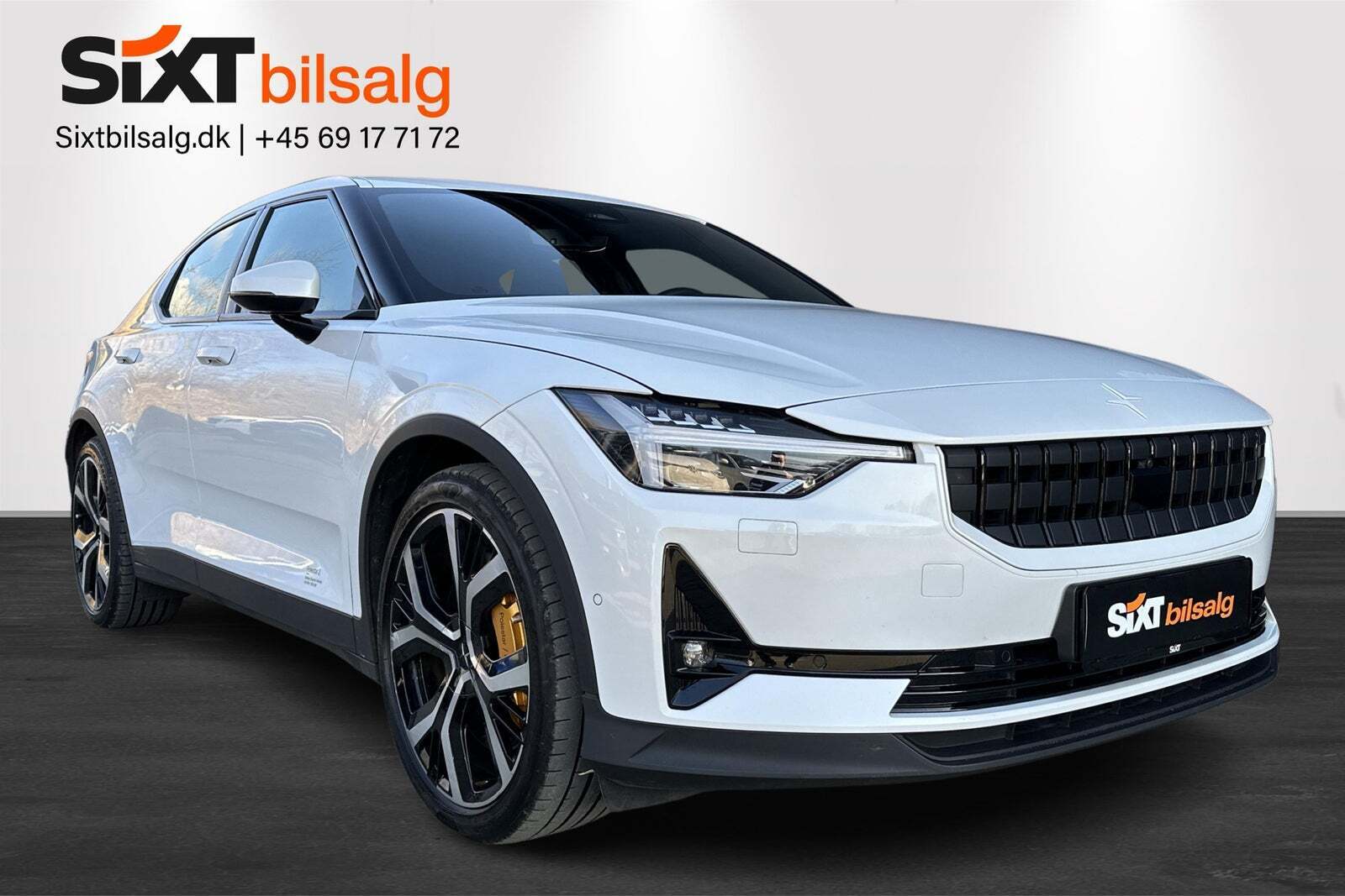 Hvid Polestar 2 fra 2021 set udefra