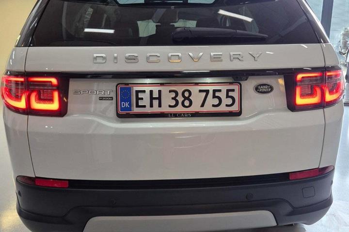 Sort Land Rover Discovery Sport fra 2021 set udefra