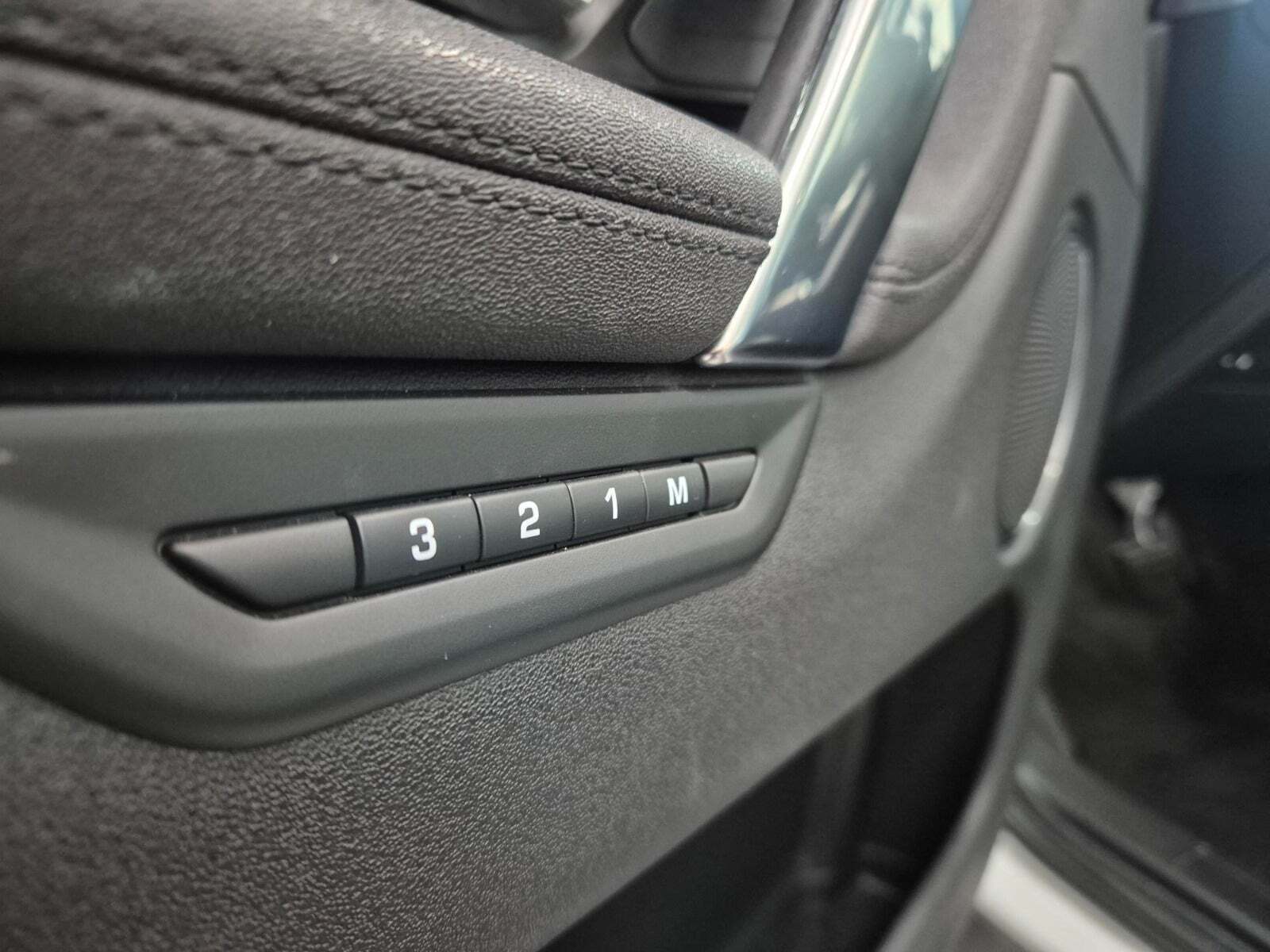 Sort Land Rover Discovery Sport fra 2021