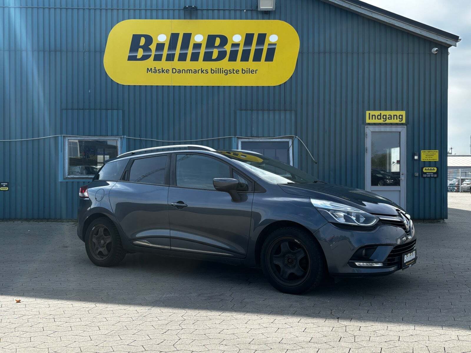 Sort Renault Clio IV fra 2017 set udefra