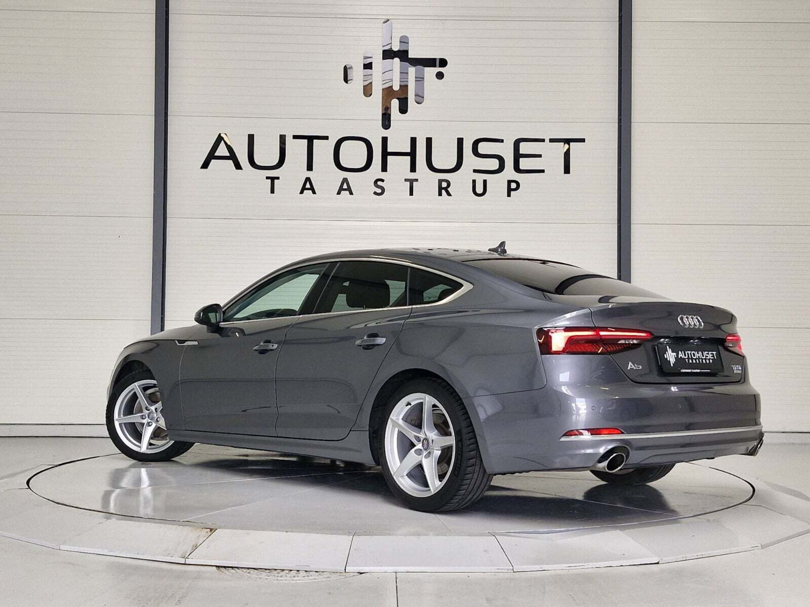 Grå Audi A5 fra 2018