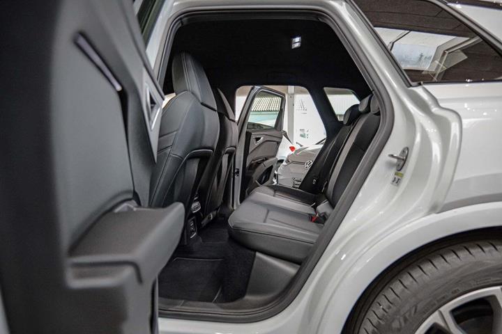 Hvid Audi Q4 e-tron fra 2022