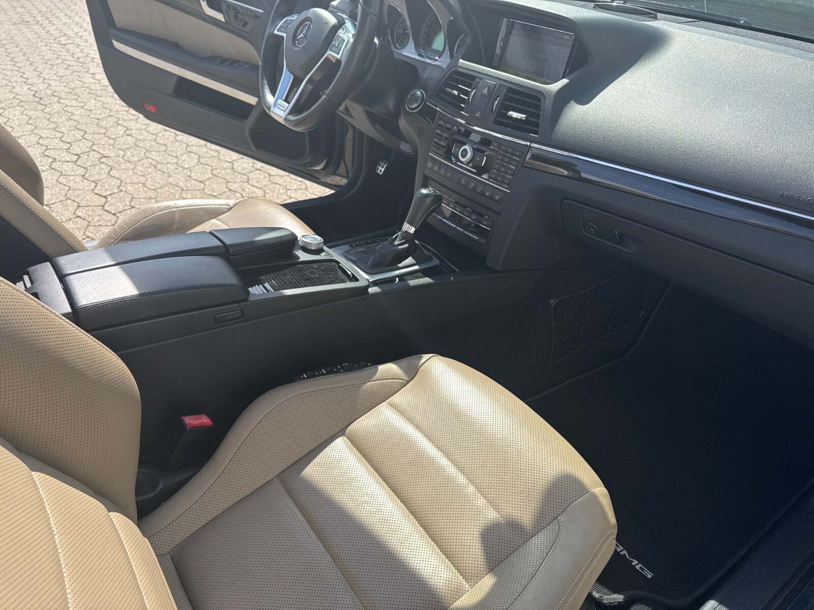 Sort Mercedes E500 fra 2010