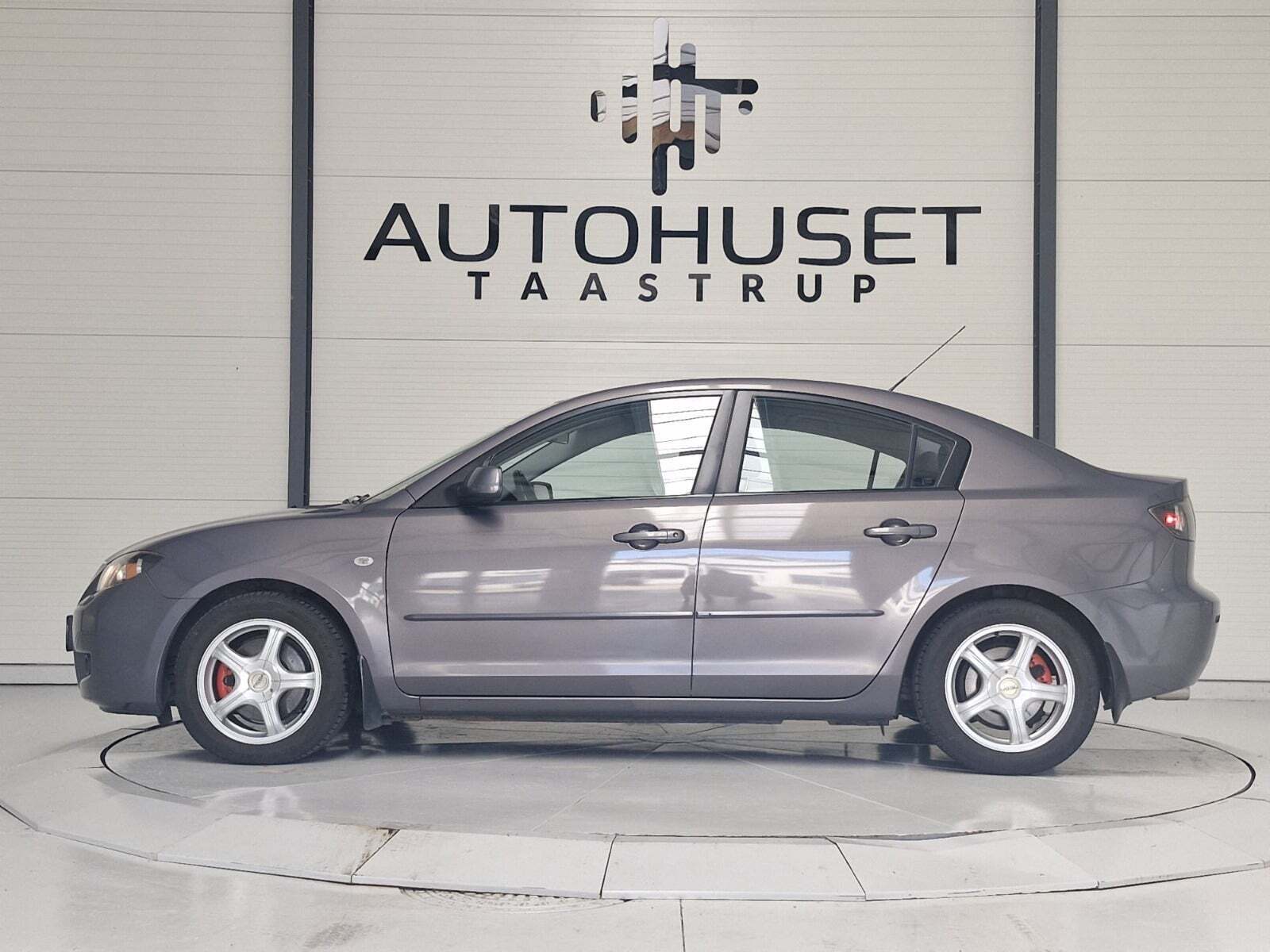 Grå Mazda 3 fra 2007