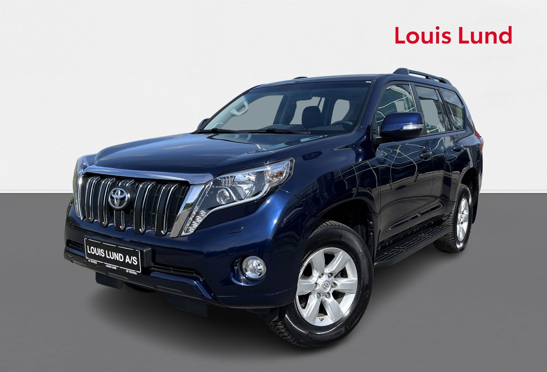 Blå Toyota Landcruiser fra 2014 set udefra