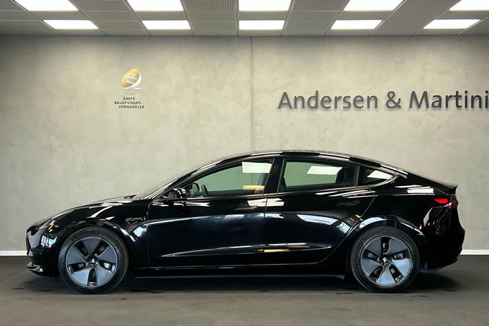 Sort Tesla Model 3 fra 2022