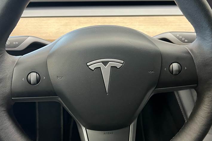Sort Tesla Model 3 fra 2022