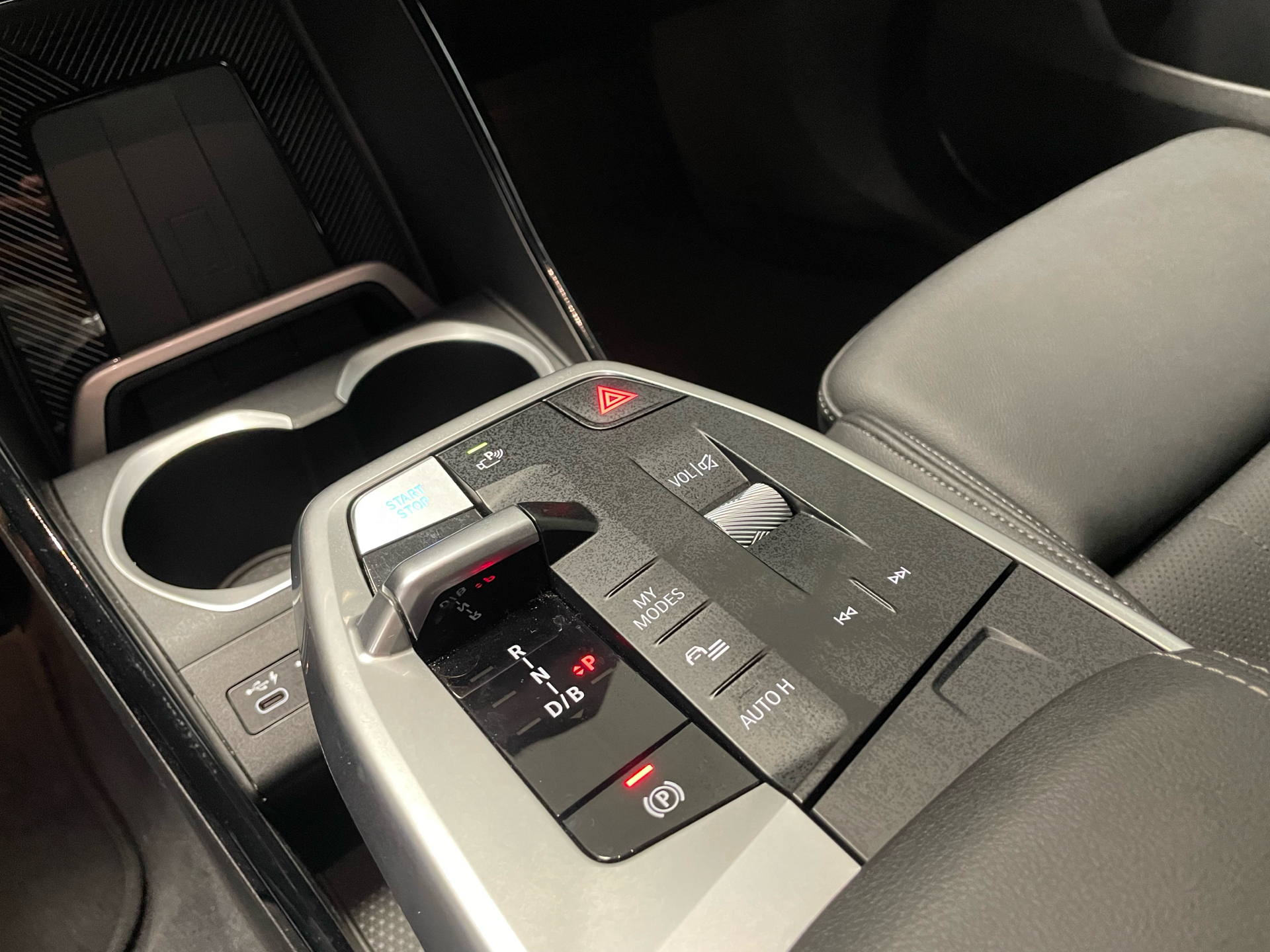 Blå BMW iX1 fra 2023