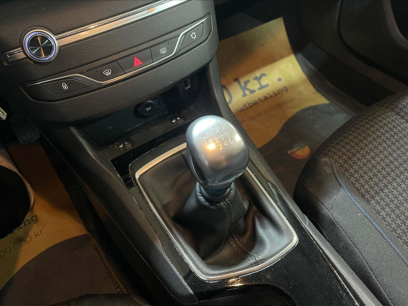 Grå Peugeot 308 fra 2019