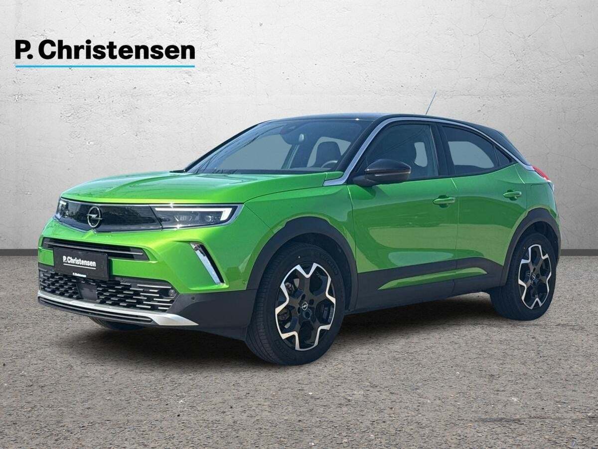 Grøn Opel Mokka-e fra 2022 set udefra