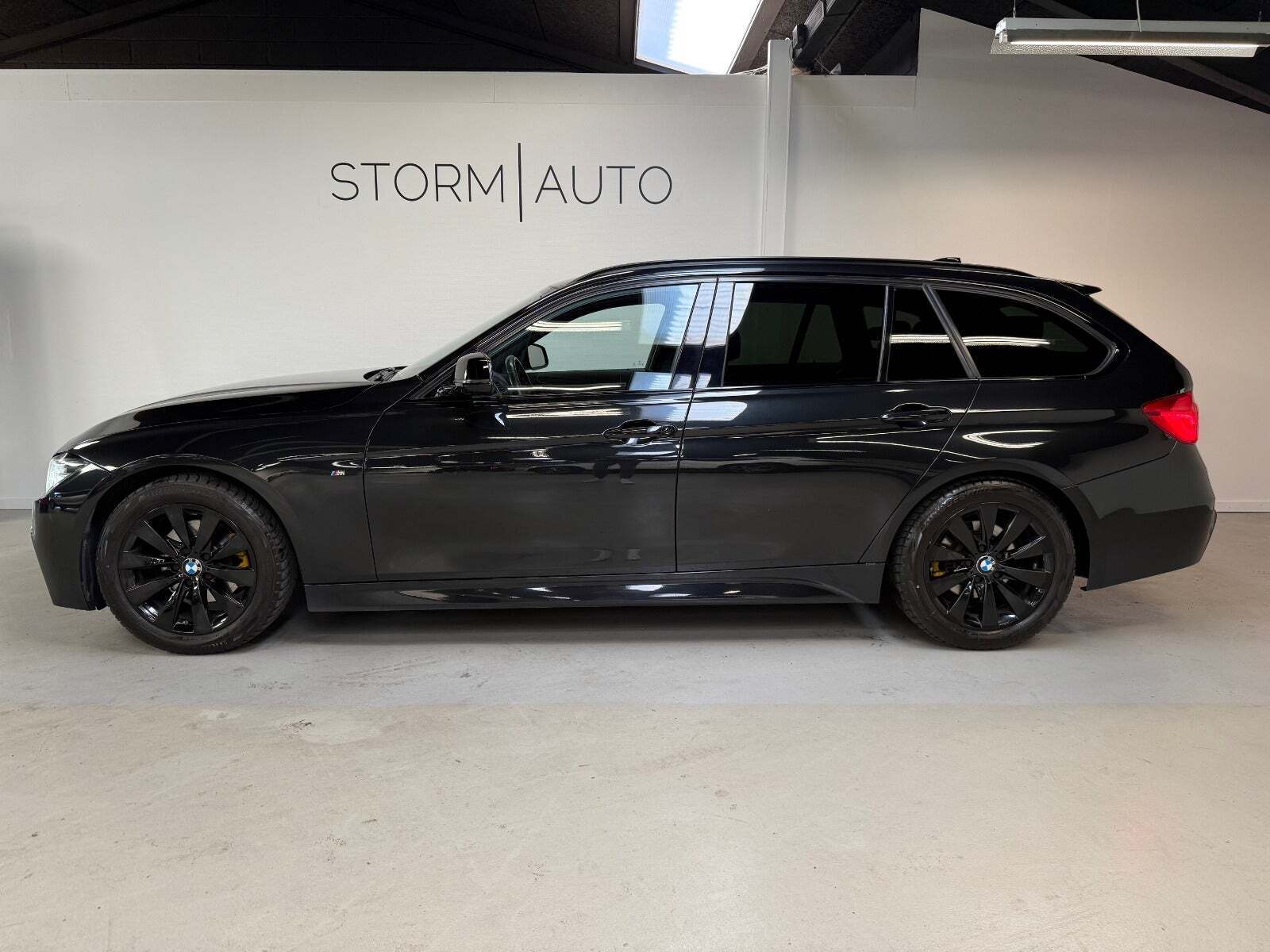 Sort BMW 320d fra 2016