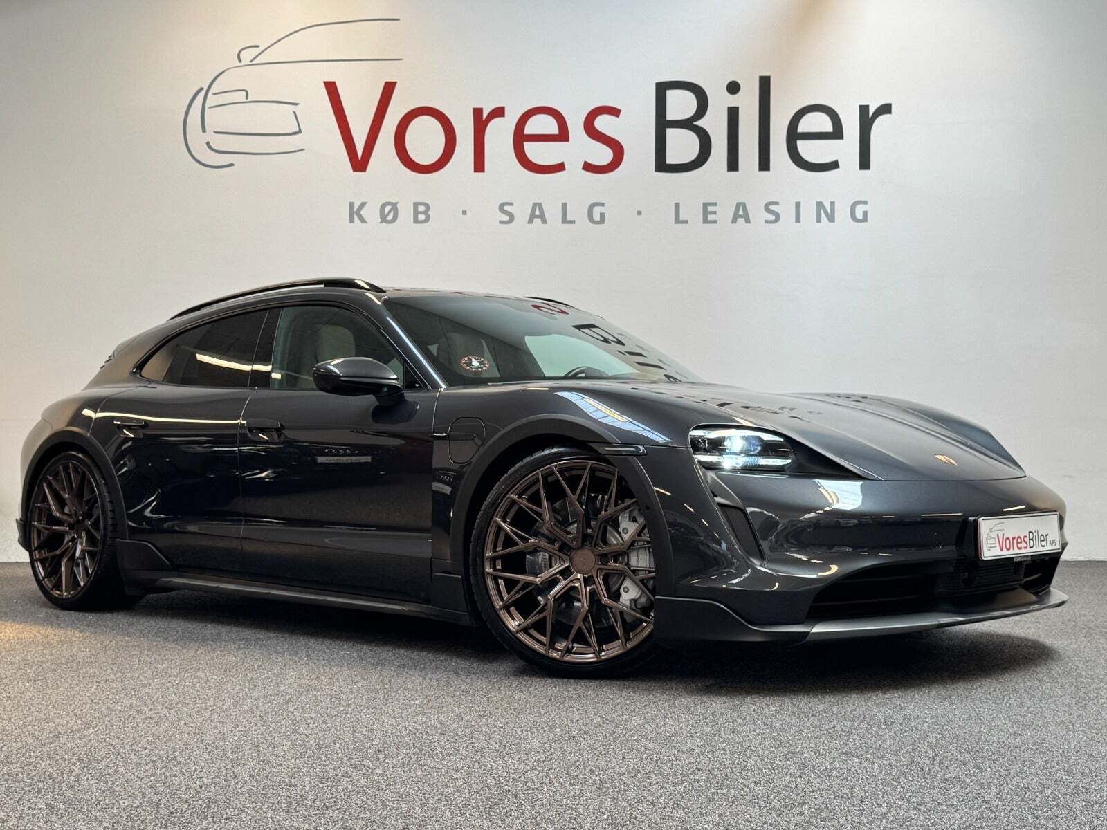 Grå Porsche Taycan 4S fra 2021