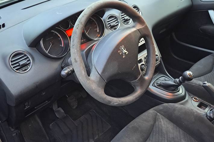 Grå Peugeot 308 fra 2009