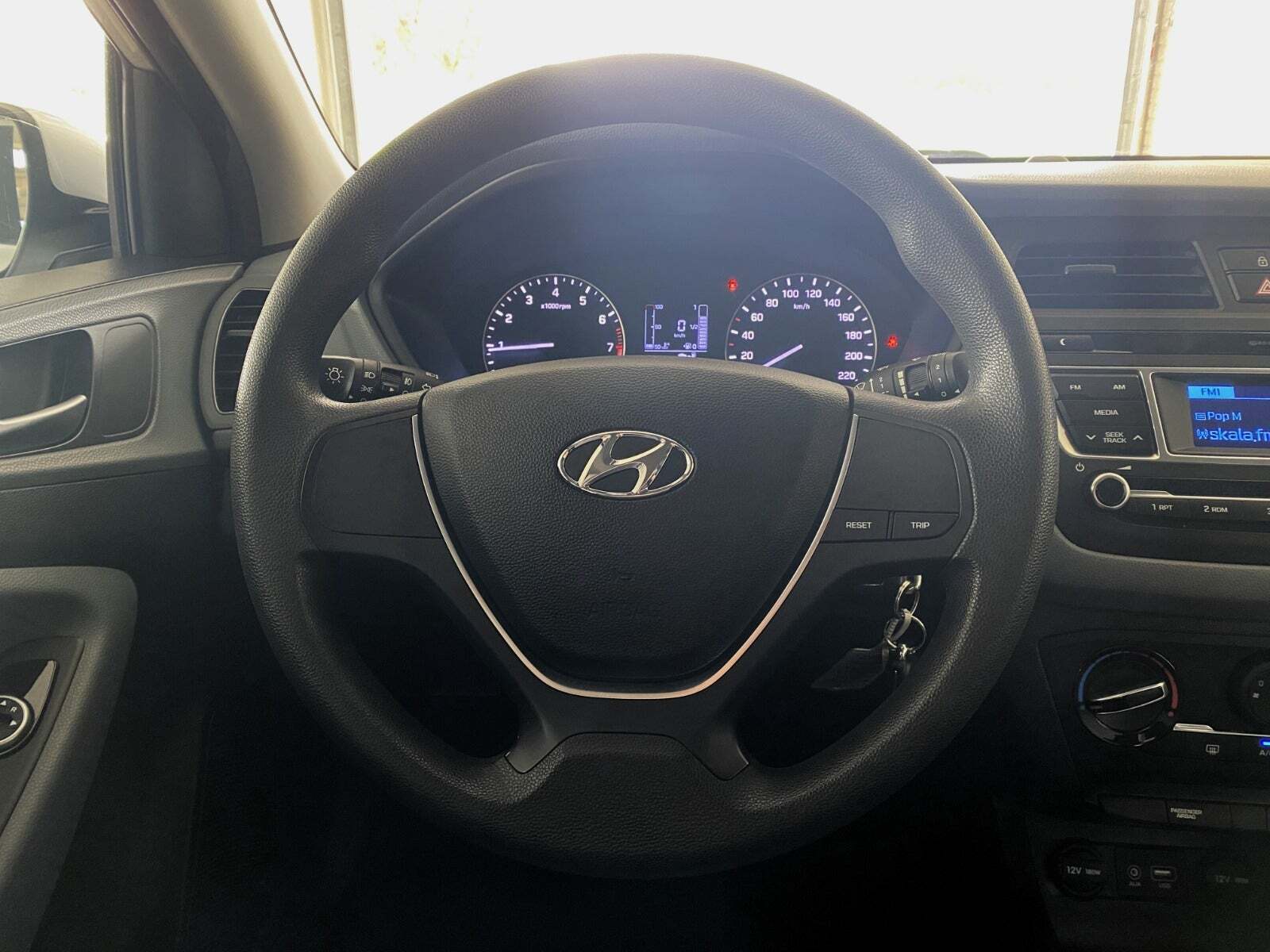 Sølv Hyundai i20 fra 2016