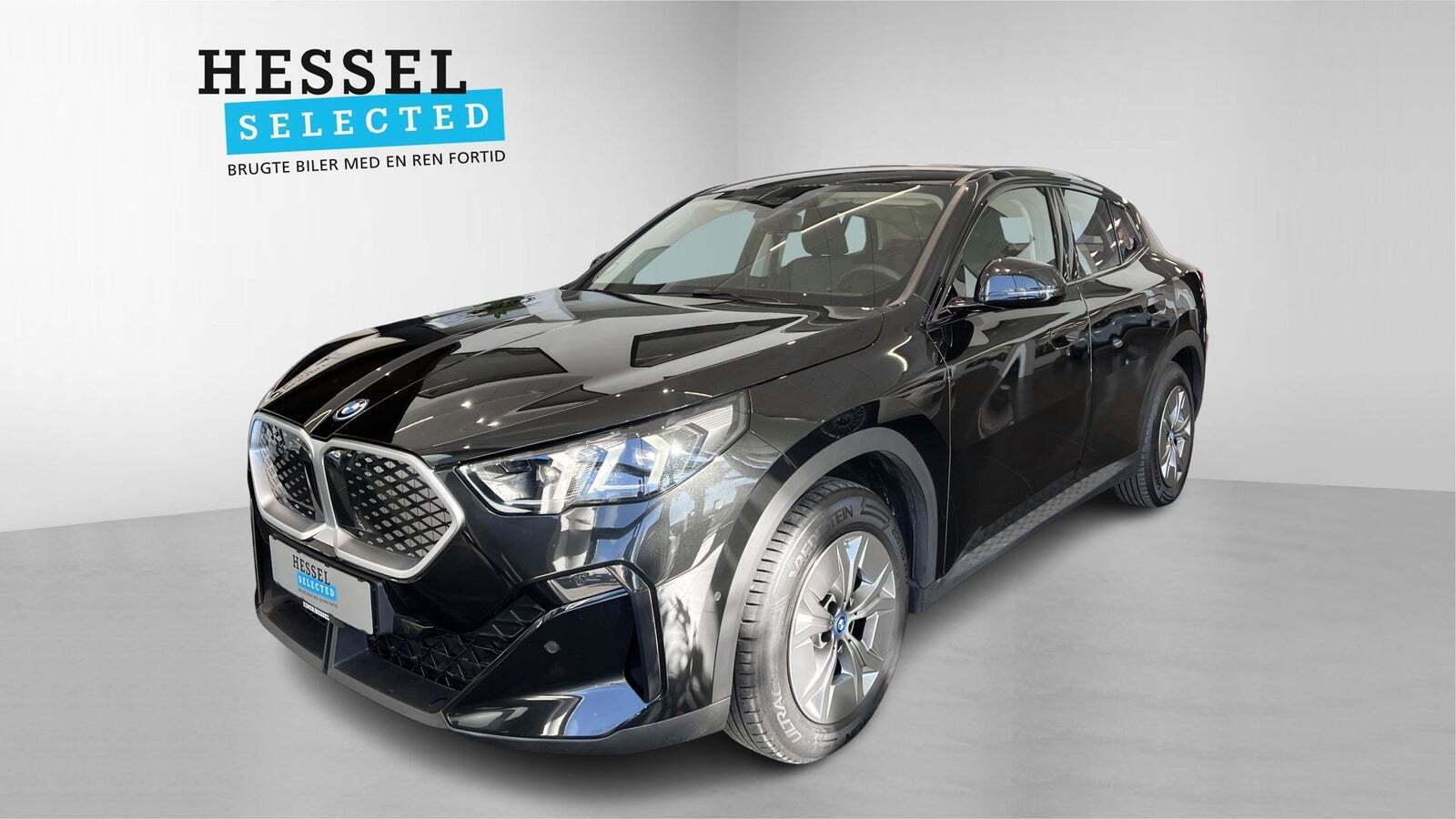 Sort BMW iX2 fra 2024 set udefra