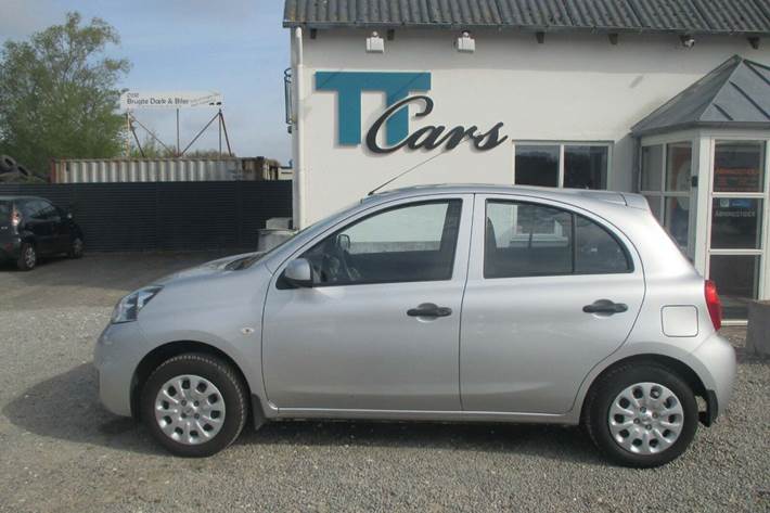 Sølv Nissan Micra fra 2013
