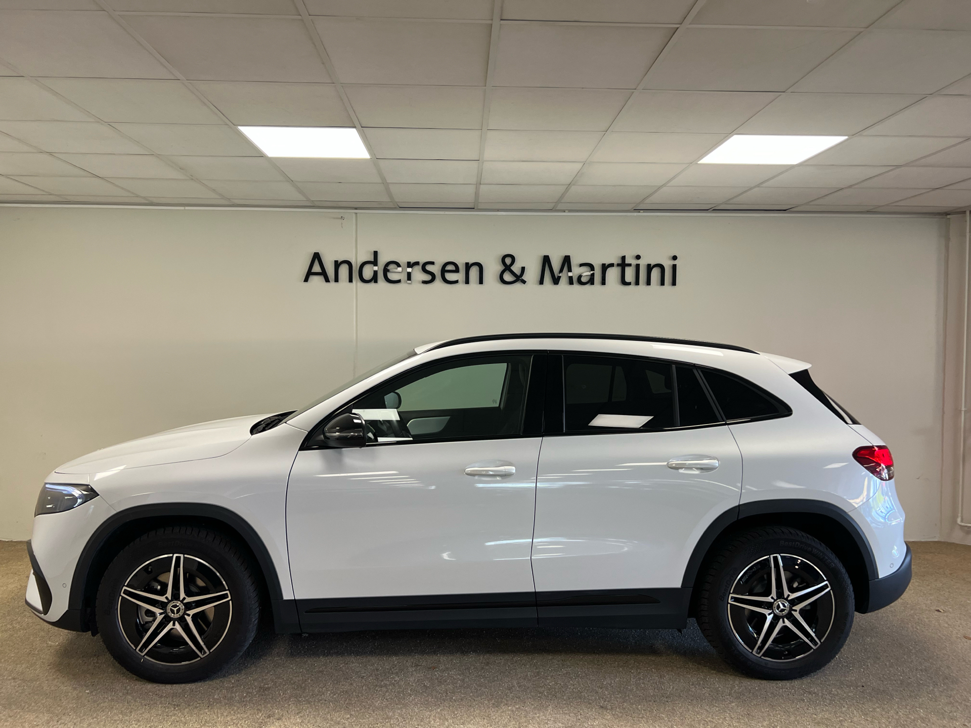 Hvid Mercedes EQA 250+ fra 2023