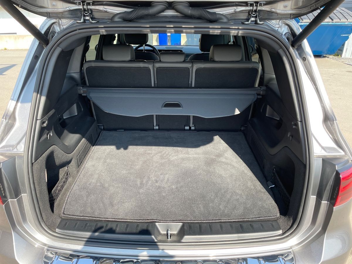 Grå Mercedes EQB250+ fra 2024