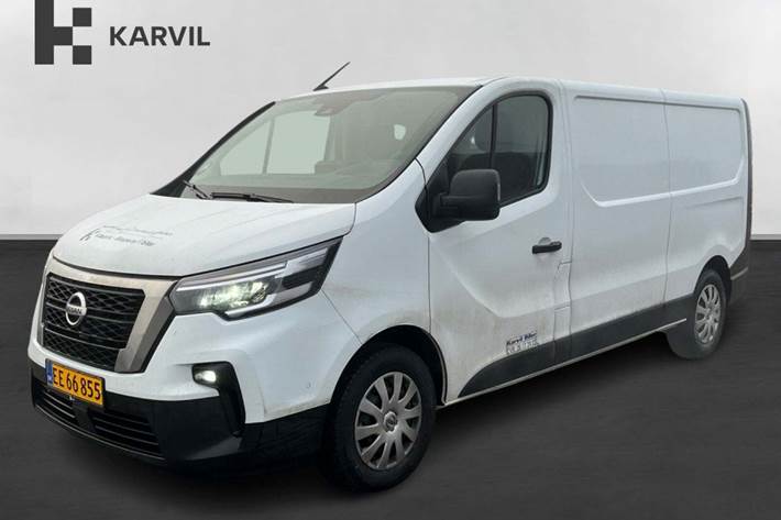 Beige Nissan Primastar fra 2023