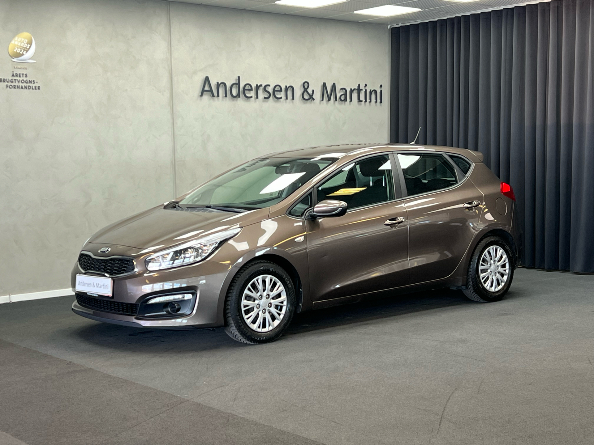 undefined Kia Ceed fra 2017 set udefra