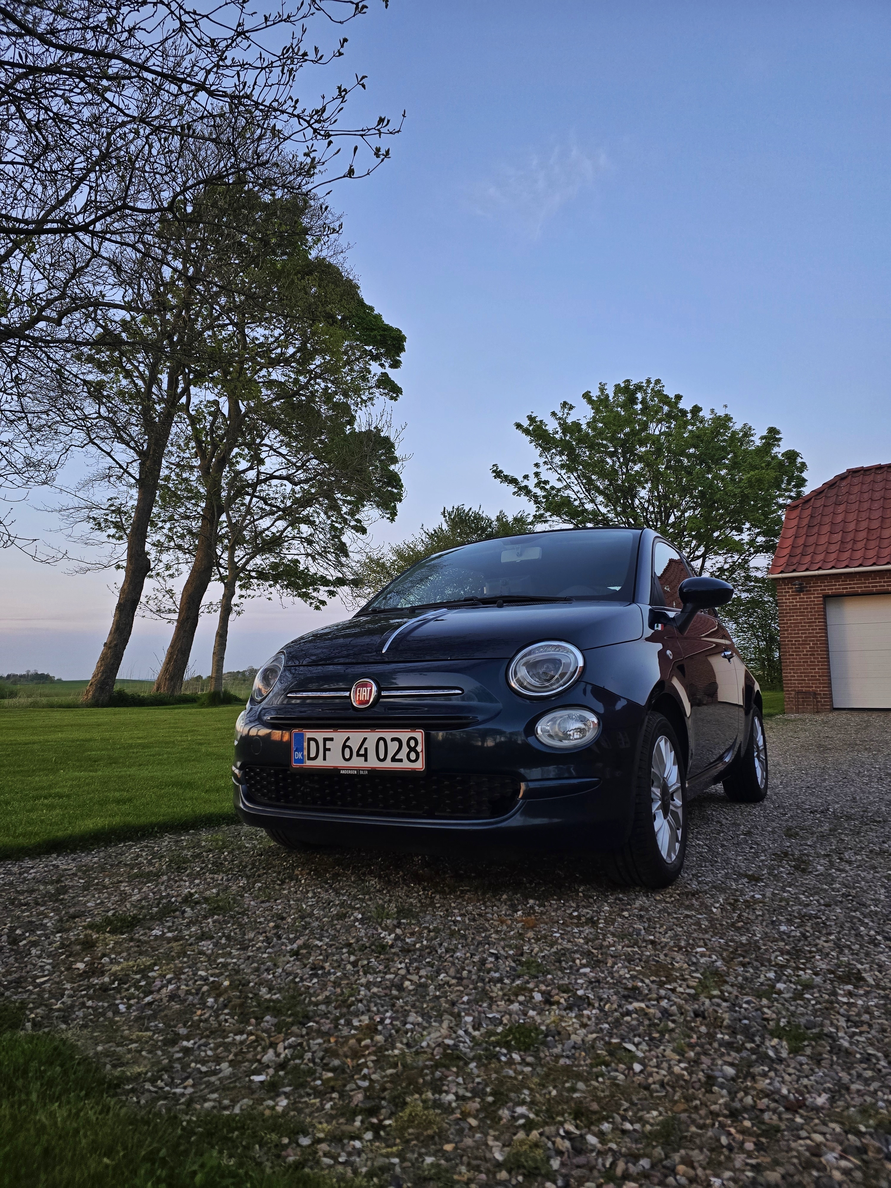Blå Fiat 500C fra 2017