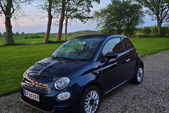 Blå Fiat 500C fra 2017