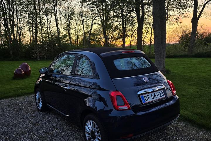 Blå Fiat 500C fra 2017