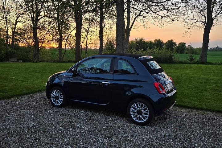 Blå Fiat 500C fra 2017