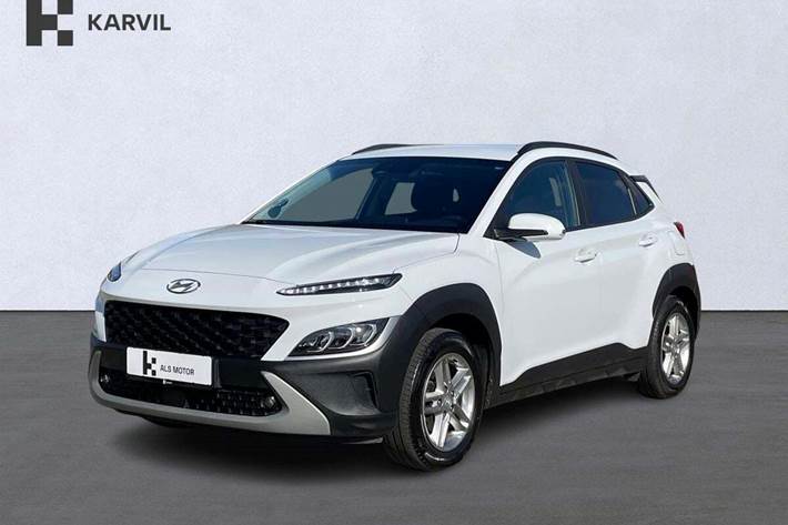 Hvid Hyundai Kona fra 2021 set udefra