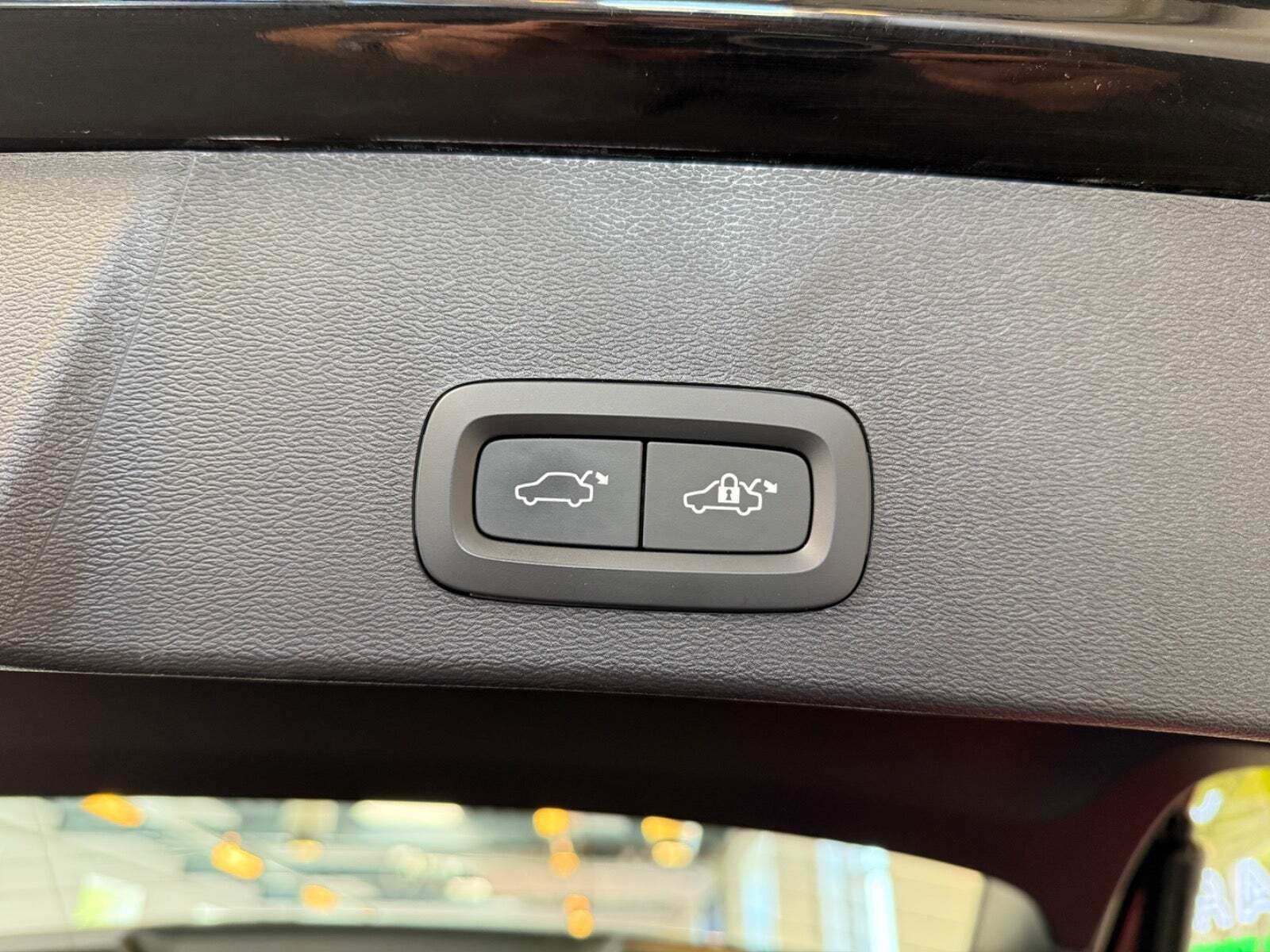 Sort Volvo XC40 fra 2023