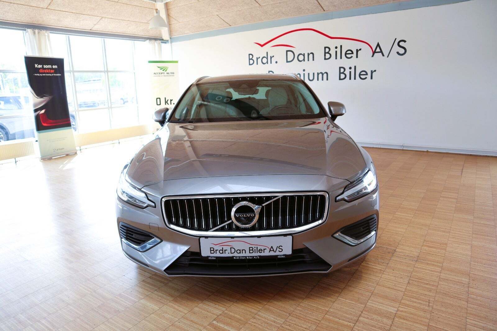 Orange Volvo V60 fra 2021