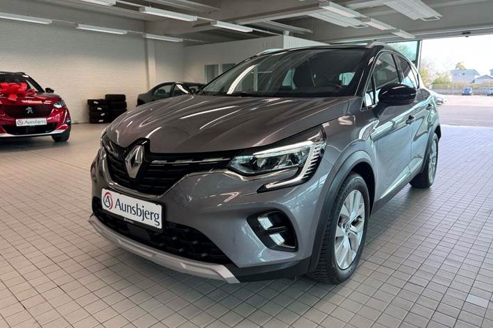 Grå Renault Captur fra 2020 set udefra