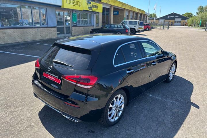 Sort Mercedes A180 d fra 2018