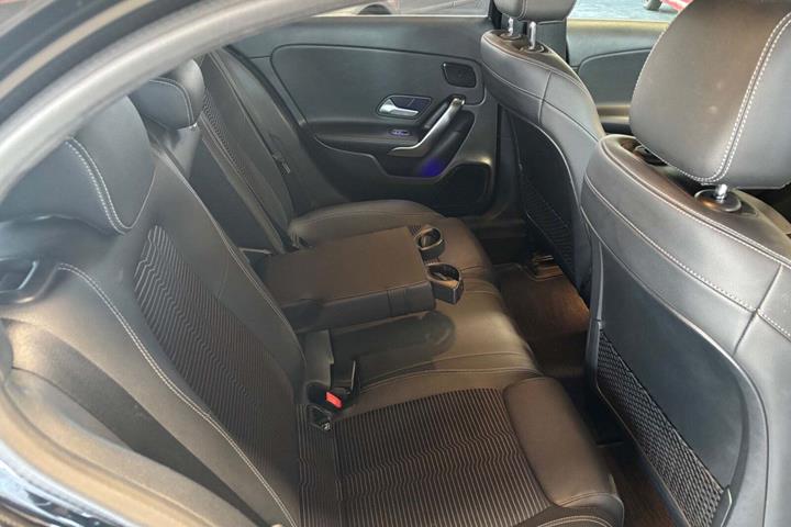Sort Mercedes A180 d fra 2018