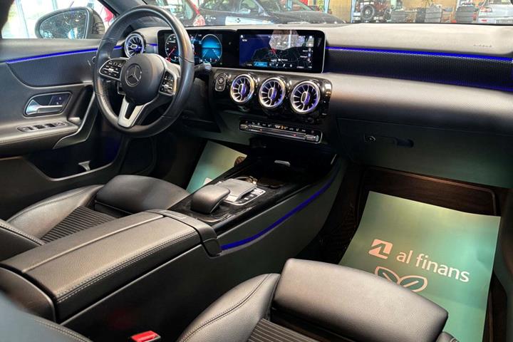 Sort Mercedes A180 d fra 2018 set indefra