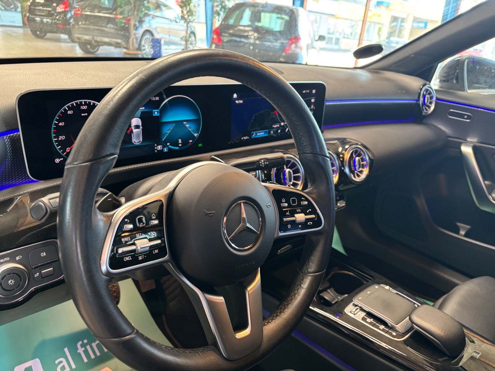 Sort Mercedes A180 d fra 2018 set indefra