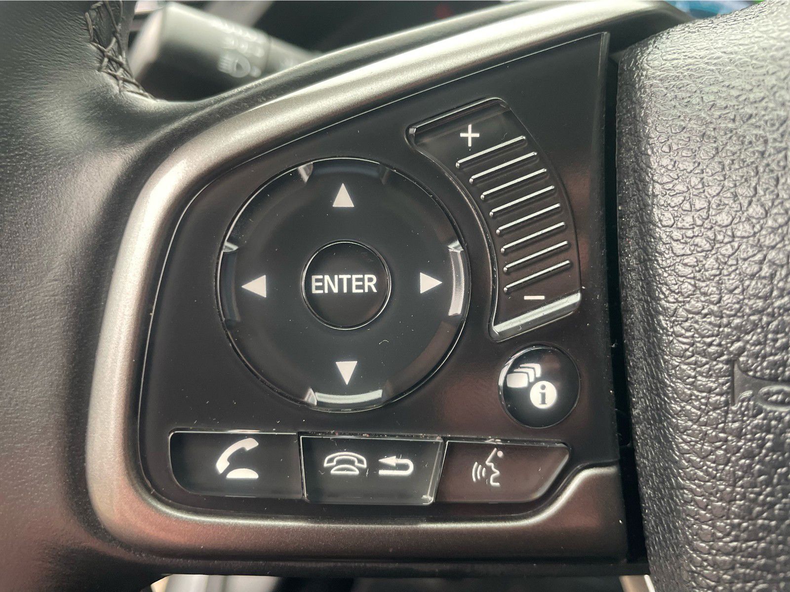 Sølv Honda Civic fra 2019