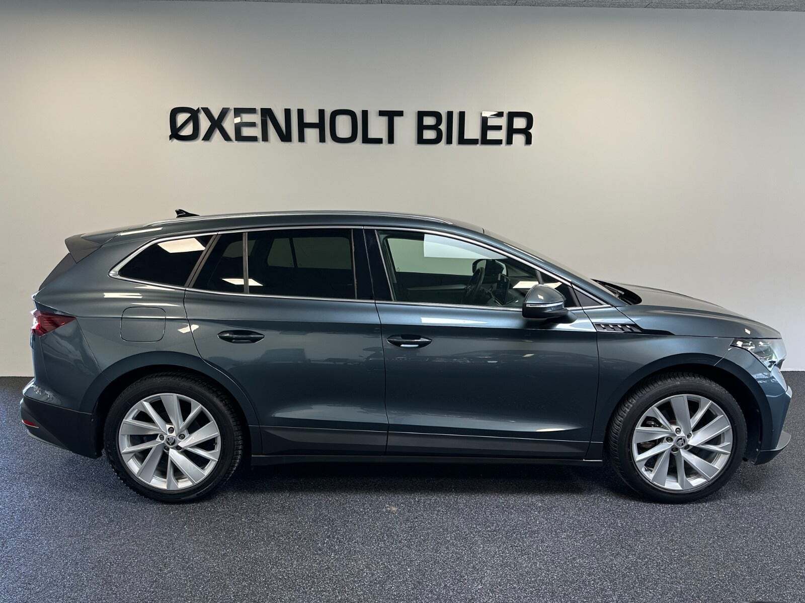 Grå Skoda Enyaq fra 2021