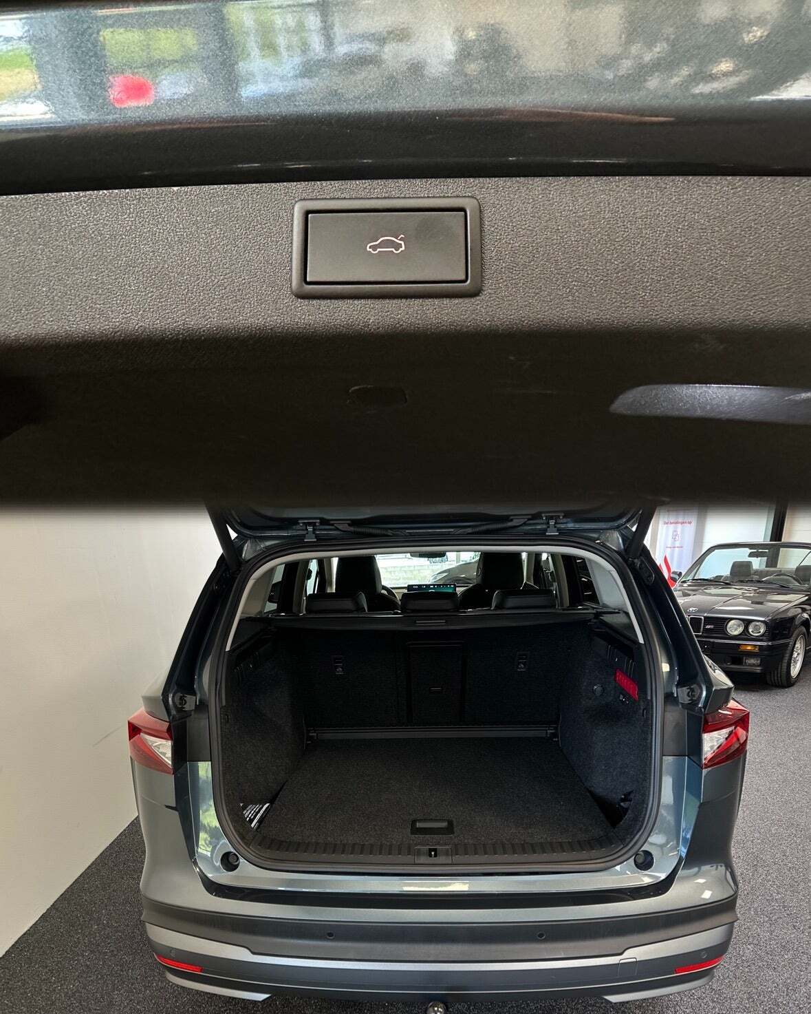 Grå Skoda Enyaq fra 2021