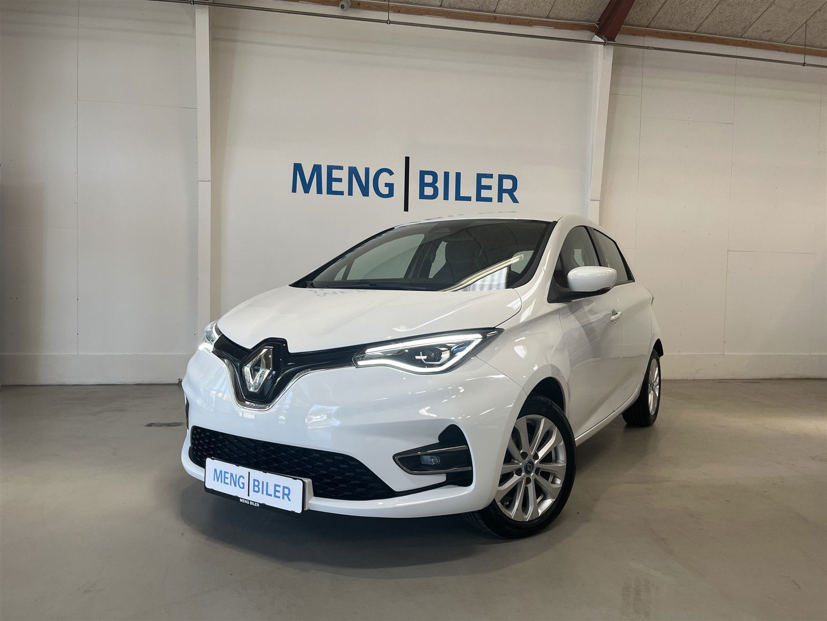 Hvid Renault Zoe fra 2020 set udefra