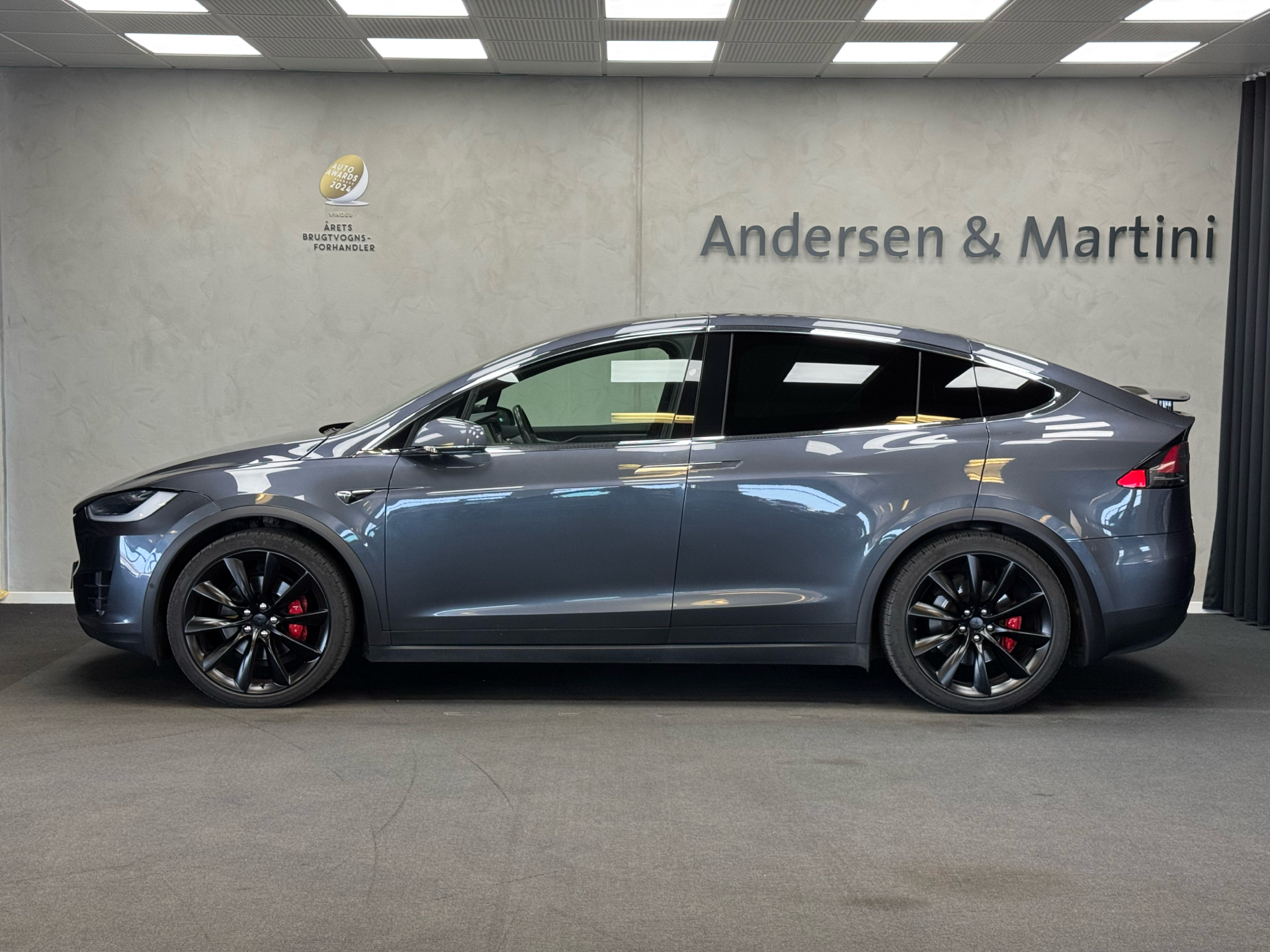 Grå Tesla Model X fra 2019