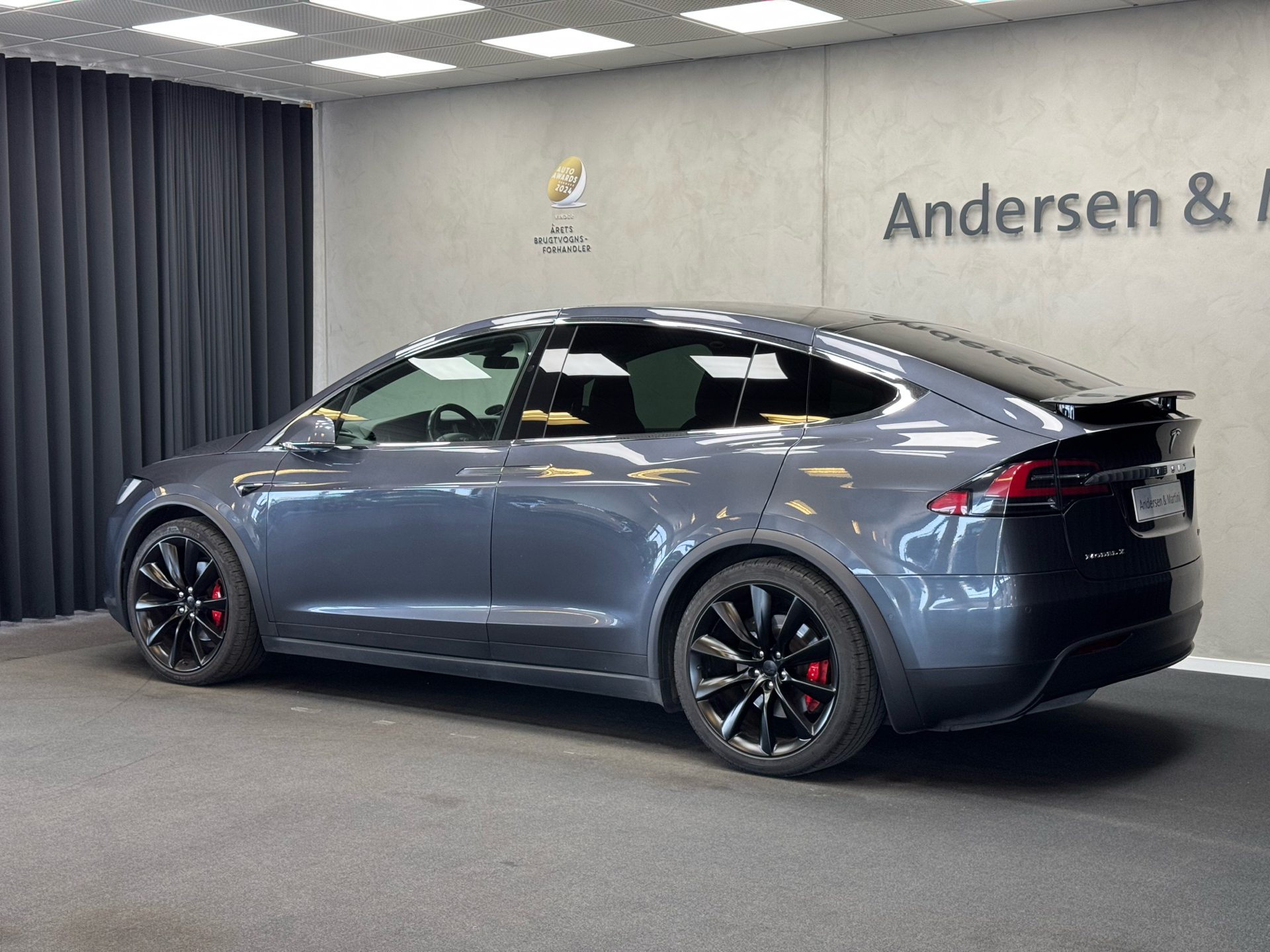 Grå Tesla Model X fra 2019