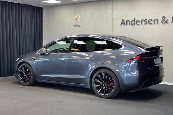 Grå Tesla Model X fra 2019