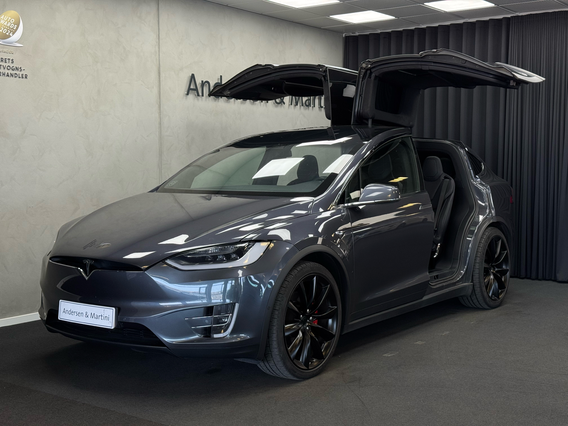 Grå Tesla Model X fra 2019