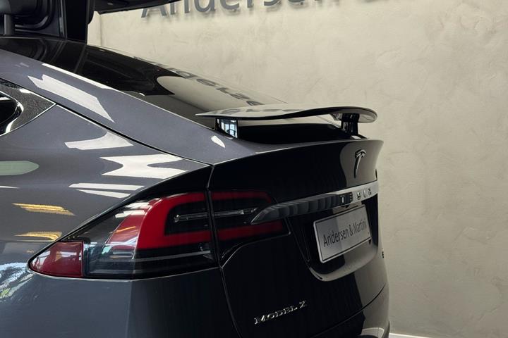 Grå Tesla Model X fra 2019